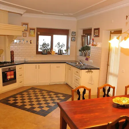 Arman Apartment *